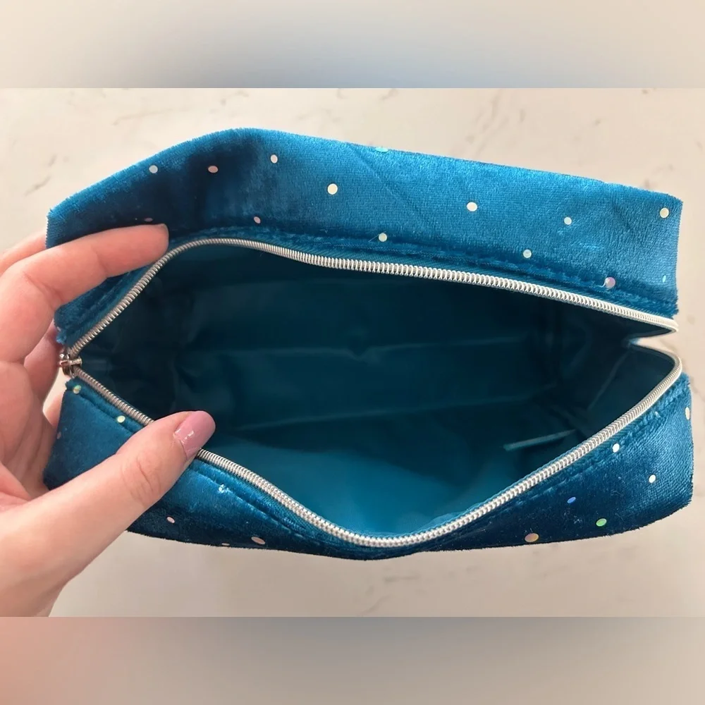 Ulta Beauty Woman’s Cosmetic Bag- NWOT